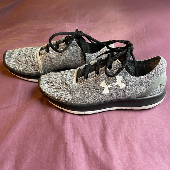 Women’s Under Armour shoes - Picture 1 of 5